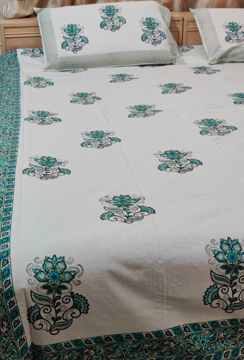 SEA GREEN FLOWER BUNCH COTTON BEDSHEET - Weave Sutra