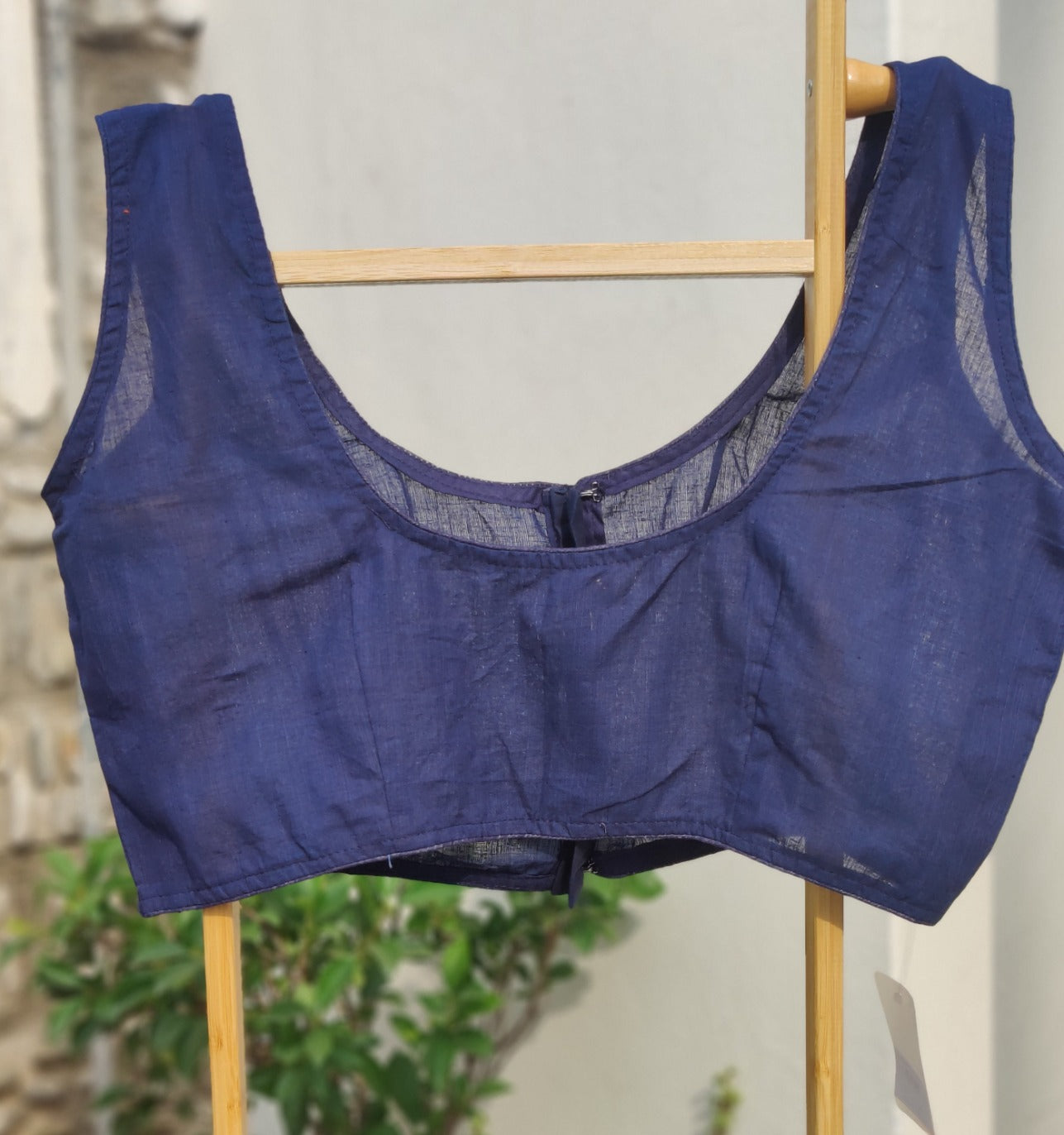 SIMPLE BLUE SLEEVELESS BLOUSE - Weave Sutra