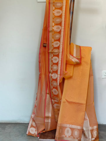 Chanderi weave saree with Zari border - Weave Sutra