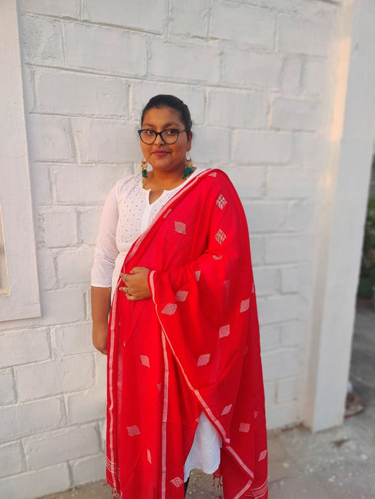 Jamdani motif cotton dupatta in red - Weave Sutra