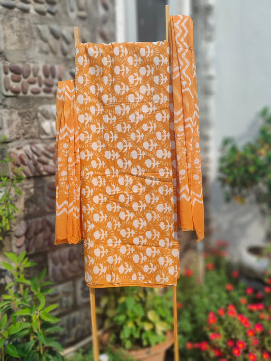 MUSTARD YELLOW BLOCK PRINT COTTON SUIT SET. - Weave Sutra