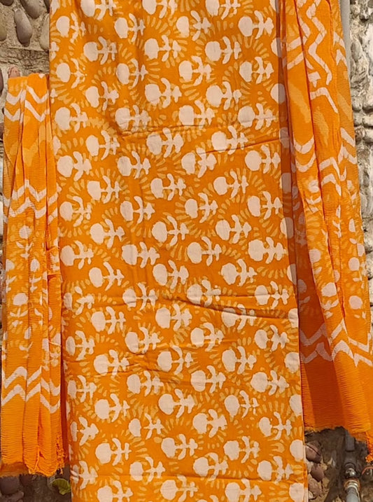 MUSTARD YELLOW BLOCK PRINT COTTON SUIT SET. - Weave Sutra